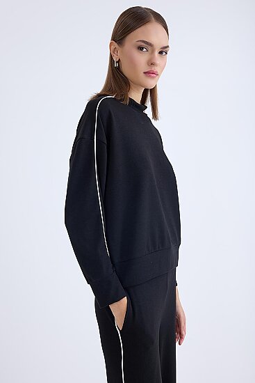 Dik Yaka Kenarı Şeritli Bluz - 3