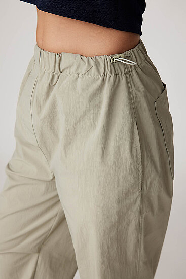 Lastik Detaylı Paraşüt Kumaş Pantolon - 2
